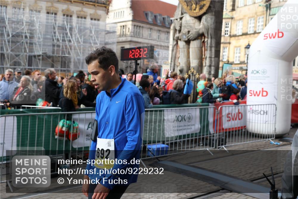 05.10.2025 - 20. swb-Marathon Bremen Yannick Fuchs http://msf.ph/oto/9229232 05.10.2025 10:59:21 Ziel 9219, 9454, 9508, 9692, 10039, 10143, 10200, 10274, 10353, 11207, 11400 meine-sportfotos.de