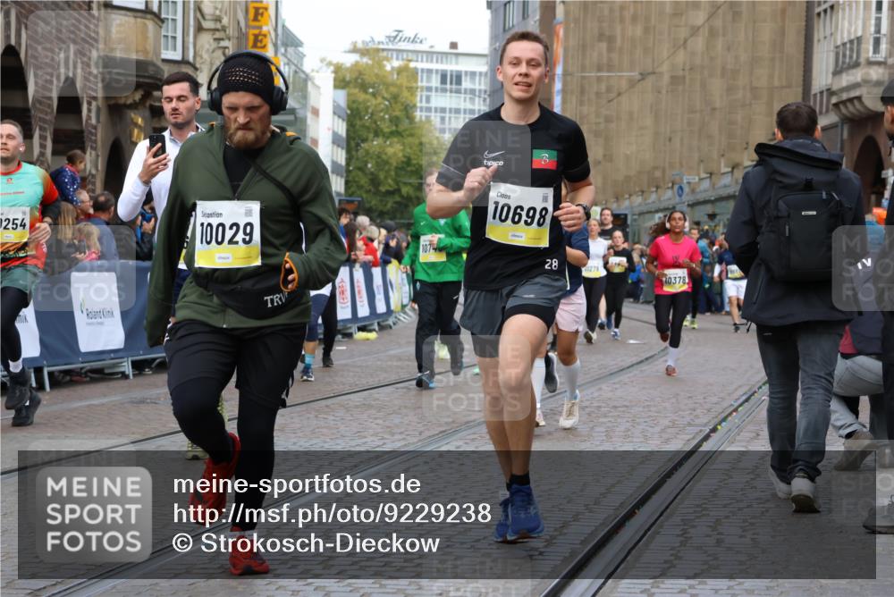05.10.2025 - 20. swb-Marathon Bremen Strokosch-Dieckow http://msf.ph/oto/9229238 05.10.2025 10:50:59 Ziel 9199, 9256, 9287, 9416, 9425, 9630, 9663, 9894, 10029, 10206, 10226, 10227, 10254, 10378, 10534, 10669, 10698, 10743, 10932, 11061, 11279, 11391, 11573 meine-sportfotos.de