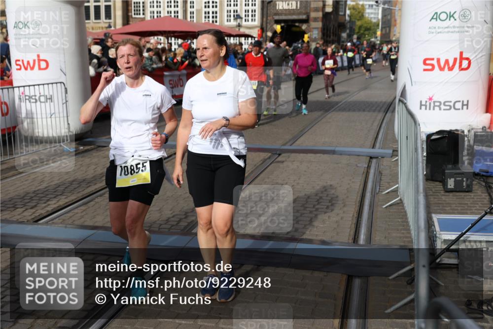 05.10.2025 - 20. swb-Marathon Bremen Yannick Fuchs http://msf.ph/oto/9229248 05.10.2025 11:02:12 Ziel 9324, 9426, 9536, 9686, 10301, 10855, 10879, 10887, 10944, 11014, 11459 meine-sportfotos.de