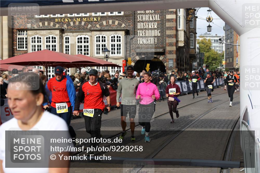 05.10.2025 - 20. swb-Marathon Bremen Yannick Fuchs http://msf.ph/oto/9229258 05.10.2025 11:02:12 Ziel 9324, 9426, 9536, 9686, 10301, 10855, 10879, 10887, 10944, 11014, 11459 meine-sportfotos.de