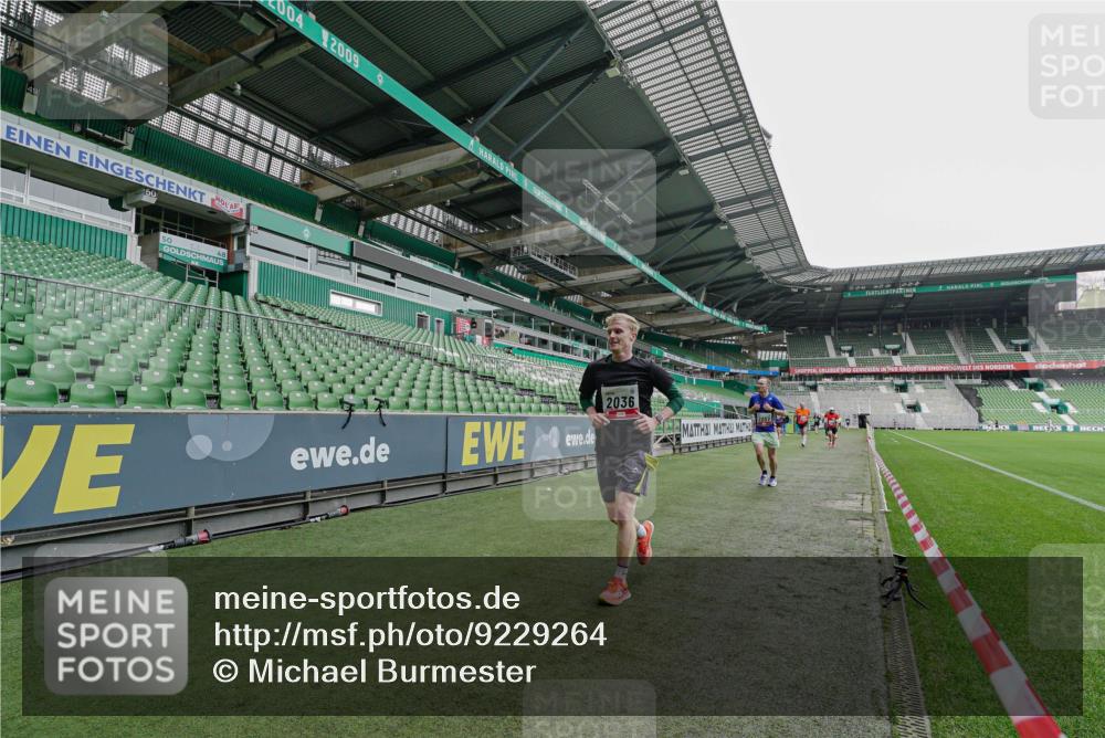 05.10.2025 - 20. swb-Marathon Bremen Michael Burmester http://msf.ph/oto/9229264 05.10.2025 12:40:33 Laufen im Stadion 45, 46, 133, 241, 623, 689, 945, 1392, 1615, 1812, 2036, 2048, 2057, 2064, 2118, 2130, 2169, 2497, 2670, 4375, 5595, 6075, 6444, 7213, 7274, 7587, 7766, 7883, 236, 826, 1198, 1345, 1626, 4030, 5240, 8849 meine-sportfotos.de