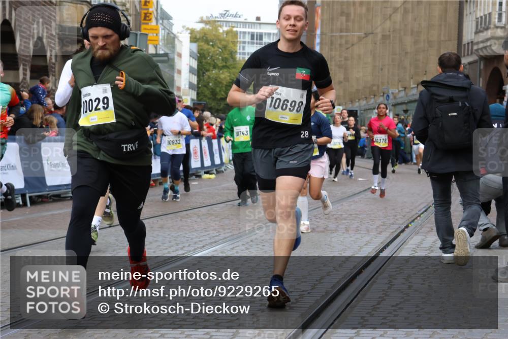 05.10.2025 - 20. swb-Marathon Bremen Strokosch-Dieckow http://msf.ph/oto/9229265 05.10.2025 10:50:59 Ziel 9199, 9256, 9287, 9416, 9425, 9630, 9663, 9894, 10029, 10206, 10226, 10227, 10254, 10378, 10534, 10669, 10698, 10743, 10932, 11061, 11279, 11391, 11573 meine-sportfotos.de