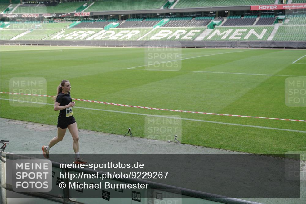 05.10.2025 - 20. swb-Marathon Bremen Michael Burmester http://msf.ph/oto/9229267 05.10.2025 10:27:53 Laufen im Stadion 1138, 7414, 9200, 9206, 9223, 9244, 9339, 9397, 9413, 9500, 9546, 9670, 9709, 9711, 10177, 10211, 10319, 10382, 10452, 10509, 10637, 10639, 10661, 10667, 10676, 10750, 10818, 10822, 10850, 10858, 10947, 11074, 11167, 11189, 11268, 11299, 11327, 11446, 11462, 11628, 11659, 11678, 11705, 28, 9270, 9351, 9362, 9400, 9678, 9876, 9885, 9961, 10091, 10092, 10277, 10351, 10411, 10568, 10634, 10750, 10792, 10898, 11362, 11645, 11683 meine-sportfotos.de