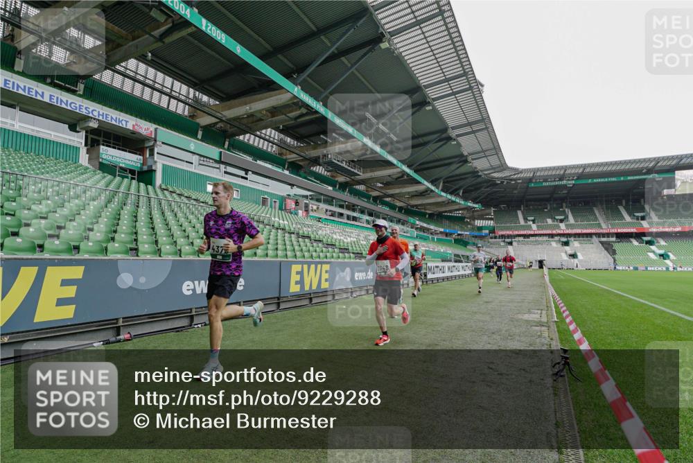 05.10.2025 - 20. swb-Marathon Bremen Michael Burmester http://msf.ph/oto/9229288 05.10.2025 12:40:39 Laufen im Stadion 45, 46, 133, 241, 623, 689, 945, 1615, 1812, 2036, 2048, 2057, 2064, 2118, 2169, 2497, 2670, 2683, 4375, 5595, 6075, 6444, 7213, 7274, 7587, 7766, 7883, 236, 826, 1198, 1345, 1392, 1626, 2130, 4030, 5240, 8849 meine-sportfotos.de