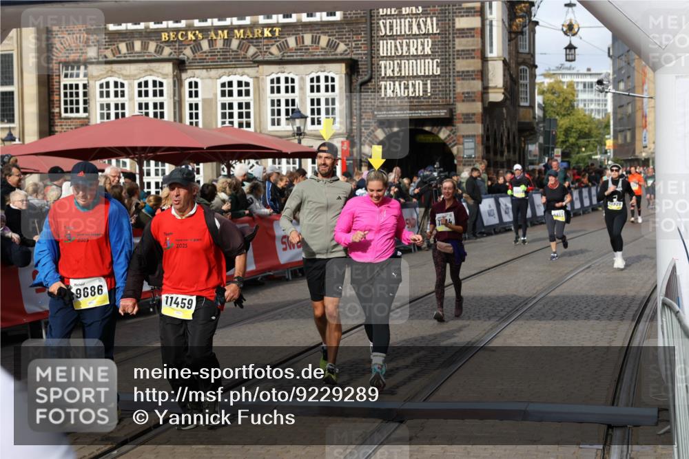 05.10.2025 - 20. swb-Marathon Bremen Yannick Fuchs http://msf.ph/oto/9229289 05.10.2025 11:02:13 Ziel 9324, 9426, 9536, 9686, 10301, 10508, 10855, 10879, 10887, 11014, 11459 meine-sportfotos.de
