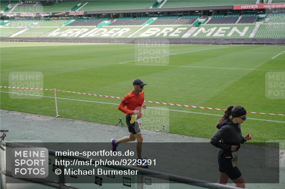 05.10.2025 - 20. swb-Marathon Bremen Michael Burmester http://msf.ph/oto/9229291 05.10.2025 10:27:55 Laufen im Stadion 1138, 7414, 9200, 9206, 9207, 9222, 9223, 9244, 9339, 9397, 9413, 9500, 9546, 9670, 9709, 9711, 10177, 10211, 10319, 10382, 10452, 10509, 10637, 10639, 10661, 10667, 10676, 10688, 10818, 10822, 10850, 10858, 10947, 11074, 11167, 11189, 11268, 11299, 11327, 11446, 11462, 11628, 11659, 11678, 11705, 28, 9270, 9351, 9362, 9678, 9709, 9876, 9885, 9961, 10091, 10092, 10277, 10351, 10411, 10568, 10634, 10750, 10792, 10898, 10947, 11645, 11683 meine-sportfotos.de