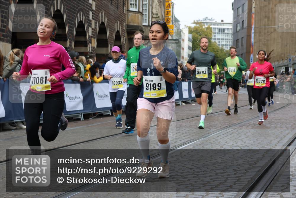 05.10.2025 - 20. swb-Marathon Bremen Strokosch-Dieckow http://msf.ph/oto/9229292 05.10.2025 10:51:01 Ziel 9199, 9256, 9287, 9416, 9425, 9630, 9663, 9894, 10206, 10226, 10254, 10378, 10669, 10743, 10932, 11061, 11279, 11391, 11573 meine-sportfotos.de