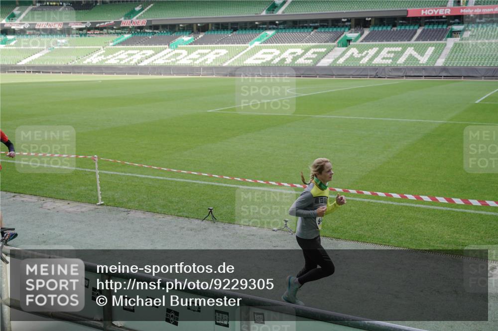 05.10.2025 - 20. swb-Marathon Bremen Michael Burmester http://msf.ph/oto/9229305 05.10.2025 10:27:57 Laufen im Stadion 1138, 7414, 9200, 9206, 9207, 9222, 9223, 9244, 9293, 9339, 9397, 9413, 9546, 9670, 10177, 10211, 10319, 10350, 10382, 10452, 10509, 10637, 10661, 10667, 10676, 10688, 10818, 10822, 10850, 10858, 11074, 11167, 11189, 11268, 11299, 11327, 11446, 11462, 11498, 11579, 11628, 11659, 11678, 11705, 28, 9270, 9351, 9362, 9500, 9709, 9711, 9876, 9885, 9961, 10091, 10092, 10351, 10411, 10568, 10634, 10639, 10750, 10792, 10898, 10947, 11645, 11683 meine-sportfotos.de