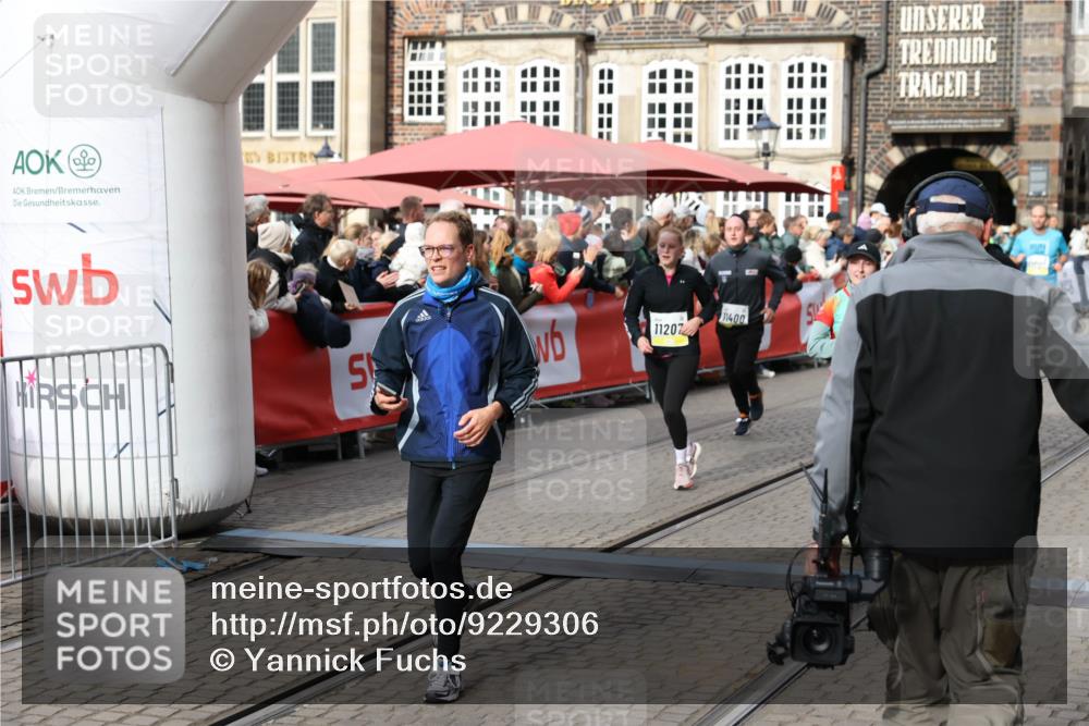 05.10.2025 - 20. swb-Marathon Bremen Yannick Fuchs http://msf.ph/oto/9229306 05.10.2025 10:59:23 Ziel 9183, 9219, 9454, 9508, 10039, 10143, 10200, 10274, 10353, 10407, 11207, 11400 meine-sportfotos.de
