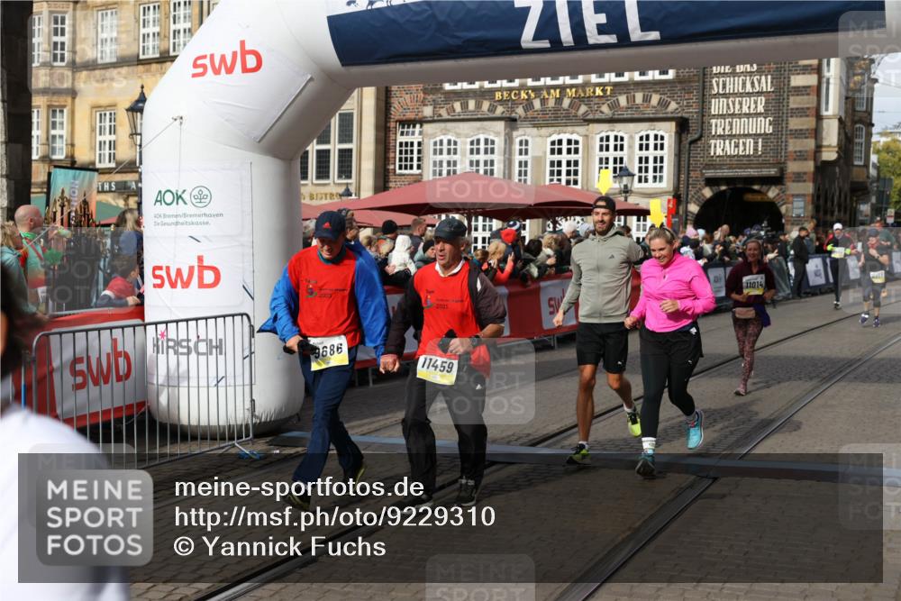05.10.2025 - 20. swb-Marathon Bremen Yannick Fuchs http://msf.ph/oto/9229310 05.10.2025 11:02:13 Ziel 9324, 9426, 9536, 9686, 10301, 10508, 10855, 10879, 10887, 11014, 11459 meine-sportfotos.de