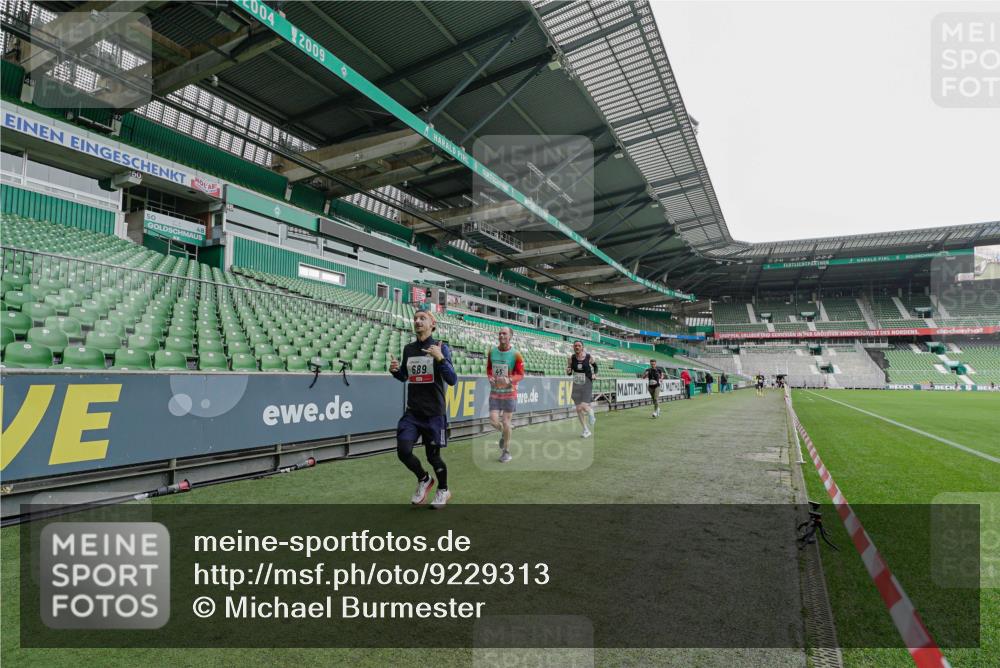 05.10.2025 - 20. swb-Marathon Bremen Michael Burmester http://msf.ph/oto/9229313 05.10.2025 12:40:45 Laufen im Stadion 37, 45, 46, 133, 241, 623, 689, 945, 1812, 2036, 2048, 2057, 2064, 2118, 2169, 2497, 2670, 2683, 2909, 4375, 5595, 6075, 6444, 7213, 7274, 7587, 7766, 7883, 236, 1392, 1615, 1626, 2130, 6444, 7213, 7883, 8849 meine-sportfotos.de