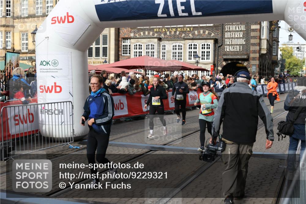 05.10.2025 - 20. swb-Marathon Bremen Yannick Fuchs http://msf.ph/oto/9229321 05.10.2025 10:59:23 Ziel 9183, 9219, 9454, 9508, 10039, 10143, 10200, 10274, 10353, 10407, 11207, 11400 meine-sportfotos.de