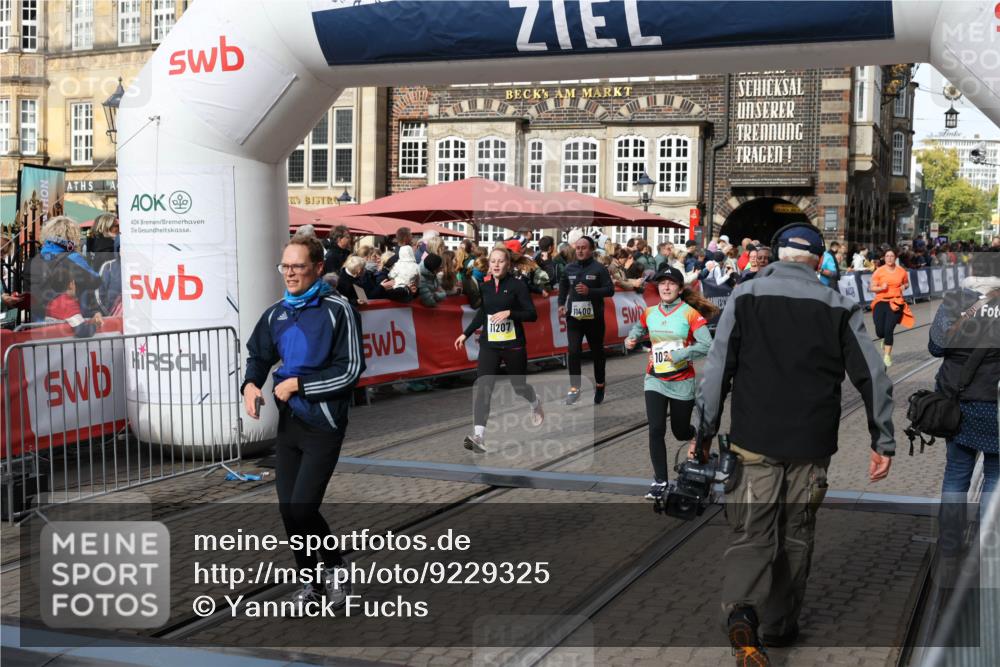 05.10.2025 - 20. swb-Marathon Bremen Yannick Fuchs http://msf.ph/oto/9229325 05.10.2025 10:59:23 Ziel 9183, 9219, 9454, 9508, 10039, 10143, 10200, 10274, 10353, 10407, 11207, 11400 meine-sportfotos.de
