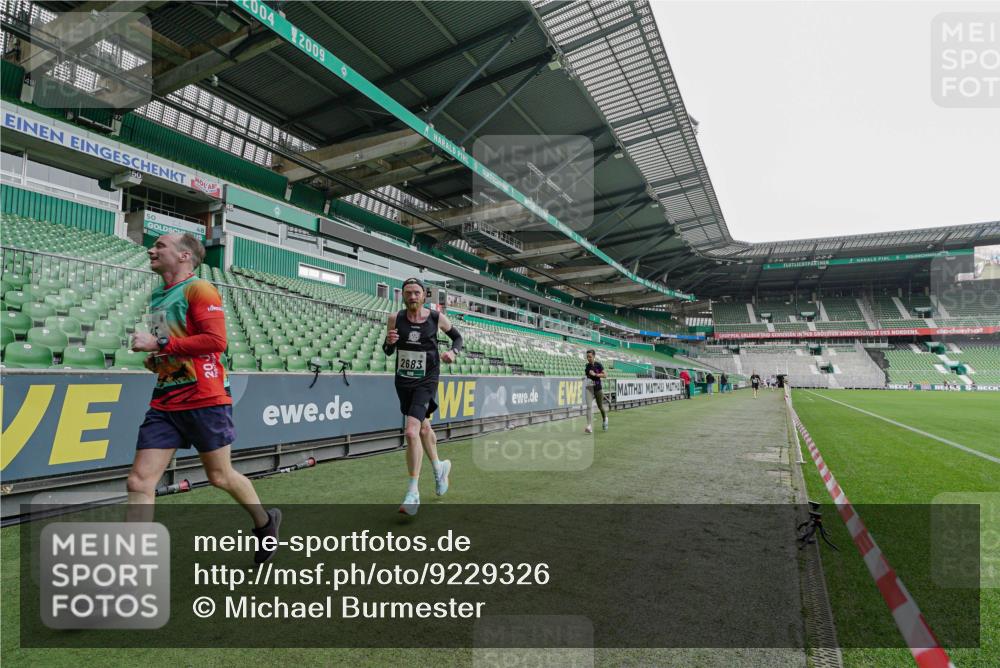 05.10.2025 - 20. swb-Marathon Bremen Michael Burmester http://msf.ph/oto/9229326 05.10.2025 12:40:47 Laufen im Stadion 37, 45, 46, 133, 241, 623, 689, 945, 1812, 2036, 2048, 2057, 2064, 2118, 2169, 2497, 2670, 2683, 2909, 4375, 6075, 7274, 7587, 7766, 236, 241, 1392, 1615, 2130, 5595, 6444, 7213, 7883 meine-sportfotos.de