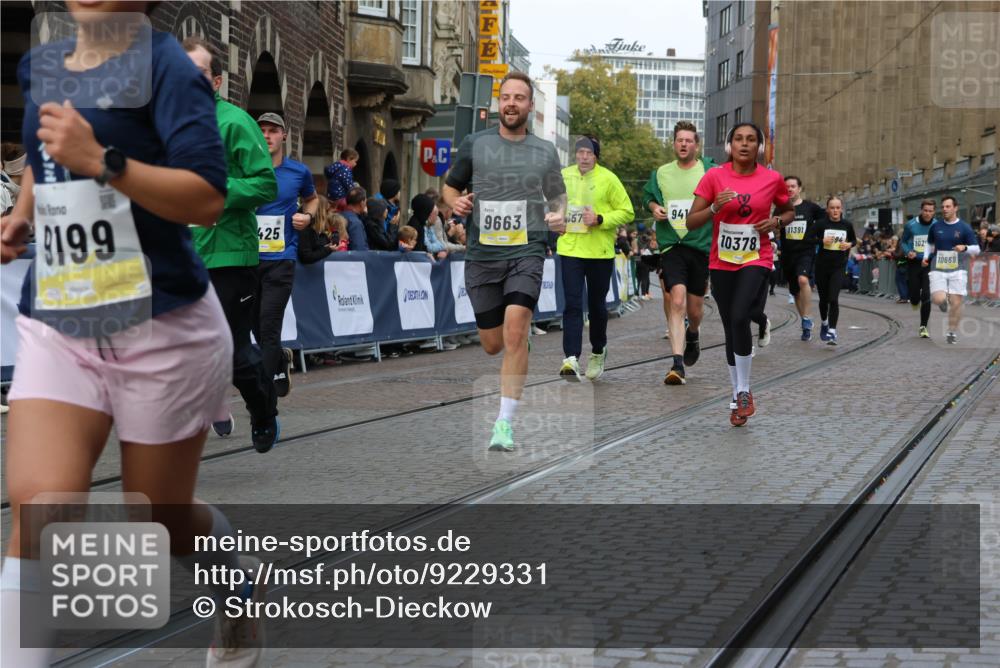 05.10.2025 - 20. swb-Marathon Bremen Strokosch-Dieckow http://msf.ph/oto/9229331 05.10.2025 10:51:02 Ziel 9199, 9256, 9287, 9416, 9425, 9630, 9663, 9894, 10206, 10226, 10254, 10378, 10669, 10743, 10932, 11061, 11279, 11391, 11573 meine-sportfotos.de