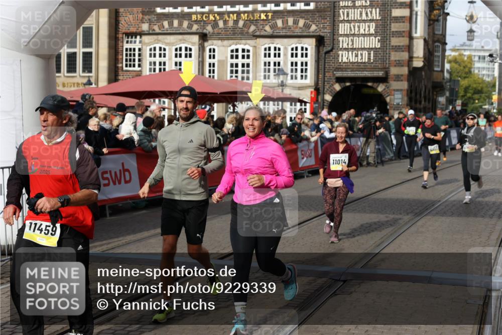 05.10.2025 - 20. swb-Marathon Bremen Yannick Fuchs http://msf.ph/oto/9229339 05.10.2025 11:02:14 Ziel 9324, 9363, 9426, 9536, 9686, 10301, 10508, 10855, 10879, 10887, 11014, 11459 meine-sportfotos.de