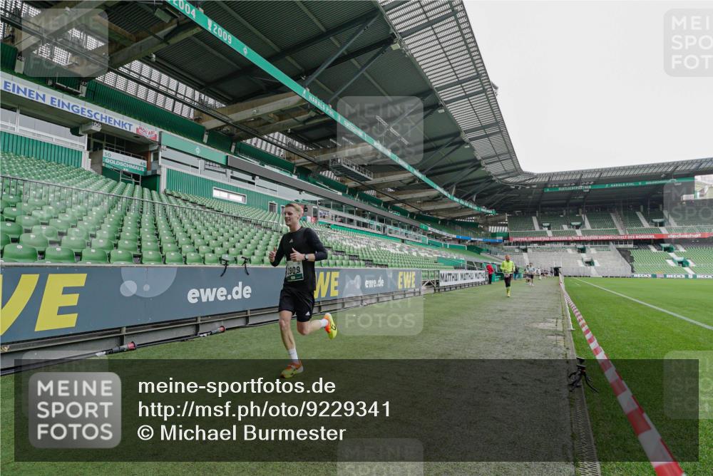 05.10.2025 - 20. swb-Marathon Bremen Michael Burmester http://msf.ph/oto/9229341 05.10.2025 12:40:56 Laufen im Stadion 37, 38, 40, 45, 46, 377, 623, 689, 945, 2036, 2048, 2057, 2064, 2118, 2169, 2284, 2497, 2670, 2683, 2909, 3707, 4375, 7274, 7587, 7766, 133, 241, 1392, 1615, 1812, 2118, 2130, 5595, 6075, 6444, 7213, 7274, 7883 meine-sportfotos.de