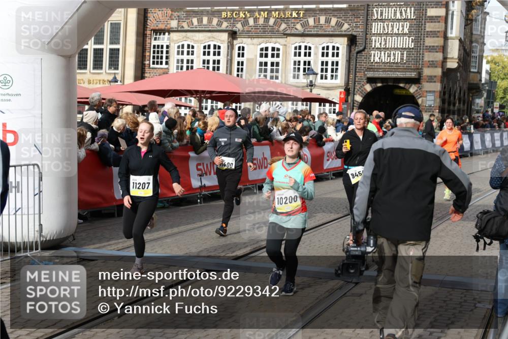05.10.2025 - 20. swb-Marathon Bremen Yannick Fuchs http://msf.ph/oto/9229342 05.10.2025 10:59:24 Ziel 9183, 9219, 9454, 9508, 10143, 10200, 10274, 10407, 11006, 11007, 11207, 11400 meine-sportfotos.de