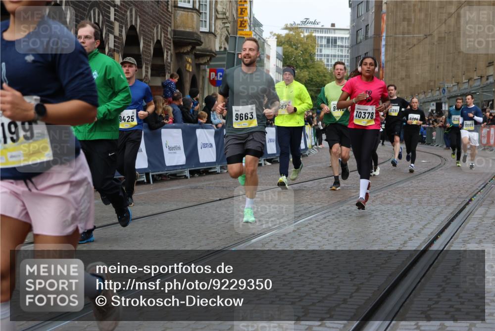 05.10.2025 - 20. swb-Marathon Bremen Strokosch-Dieckow http://msf.ph/oto/9229350 05.10.2025 10:51:02 Ziel 9199, 9256, 9287, 9416, 9425, 9630, 9663, 9894, 10206, 10226, 10254, 10378, 10669, 10743, 10932, 11061, 11279, 11391, 11573 meine-sportfotos.de