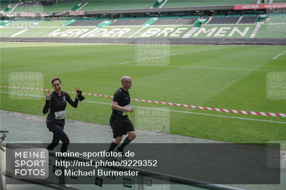 05.10.2025 - 20. swb-Marathon Bremen Michael Burmester http://msf.ph/oto/9229352 05.10.2025 10:28:00 Laufen im Stadion 1138, 7414, 9200, 9206, 9207, 9216, 9222, 9223, 9244, 9293, 9339, 9366, 9377, 9397, 9413, 9546, 9670, 10177, 10211, 10319, 10350, 10382, 10452, 10509, 10637, 10661, 10667, 10676, 10688, 10818, 10822, 10850, 10858, 11104, 11167, 11189, 11244, 11268, 11299, 11327, 11446, 11462, 11498, 11513, 11579, 11628, 11659, 11678, 11705, 28, 9270, 9351, 9500, 9709, 9711, 9885, 9961, 10092, 10351, 10568, 10634, 10639, 10750, 10898, 10947, 11645 meine-sportfotos.de