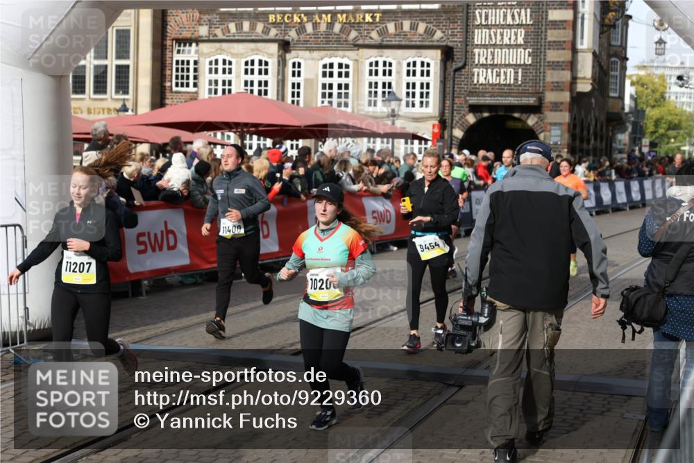 05.10.2025 - 20. swb-Marathon Bremen Yannick Fuchs http://msf.ph/oto/9229360 05.10.2025 10:59:24 Ziel 9183, 9219, 9454, 9508, 10143, 10200, 10274, 10407, 11006, 11007, 11207, 11400 meine-sportfotos.de