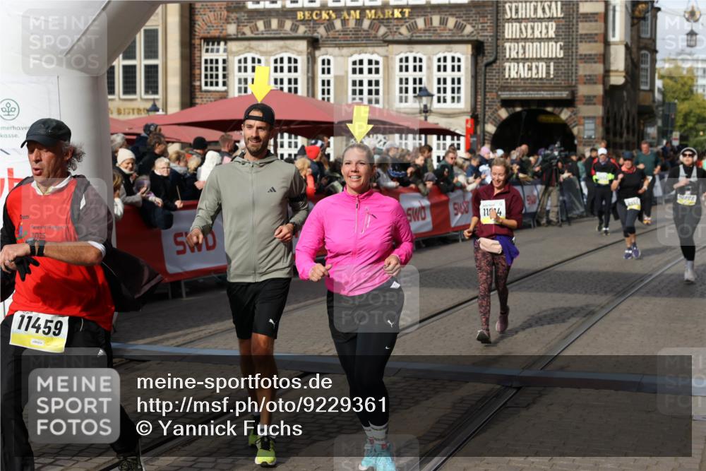 05.10.2025 - 20. swb-Marathon Bremen Yannick Fuchs http://msf.ph/oto/9229361 05.10.2025 11:02:14 Ziel 9324, 9363, 9426, 9536, 9686, 10301, 10508, 10855, 10879, 10887, 11014, 11459 meine-sportfotos.de