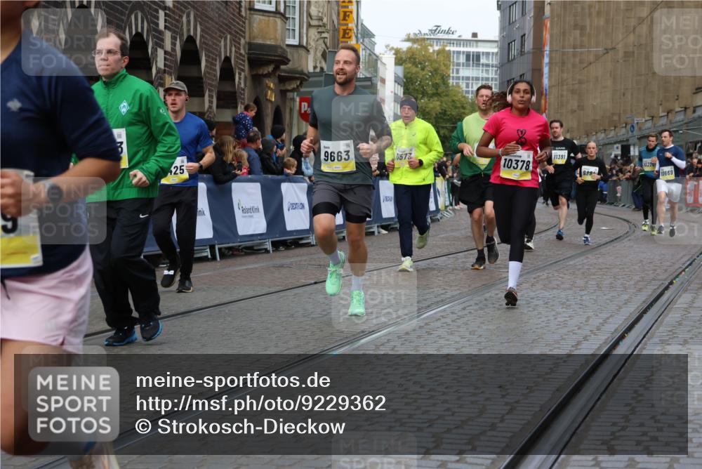 05.10.2025 - 20. swb-Marathon Bremen Strokosch-Dieckow http://msf.ph/oto/9229362 05.10.2025 10:51:02 Ziel 9199, 9256, 9287, 9416, 9425, 9630, 9663, 9894, 10206, 10226, 10254, 10378, 10669, 10743, 10932, 11061, 11279, 11391, 11573 meine-sportfotos.de