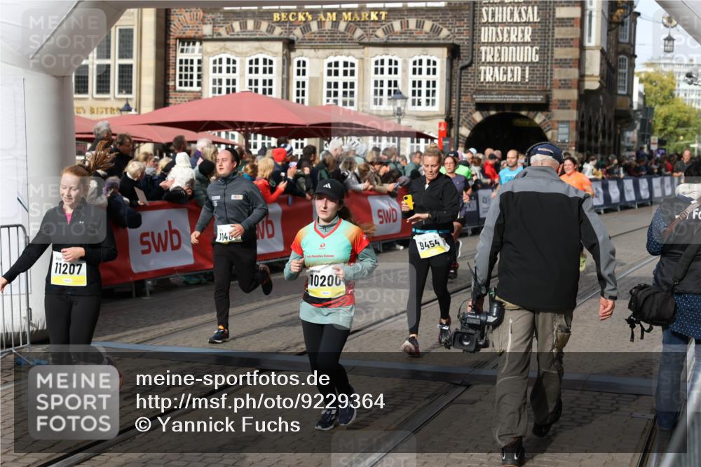 05.10.2025 - 20. swb-Marathon Bremen Yannick Fuchs http://msf.ph/oto/9229364 05.10.2025 10:59:24 Ziel 9183, 9219, 9454, 9508, 10143, 10200, 10274, 10407, 11006, 11007, 11207, 11400 meine-sportfotos.de