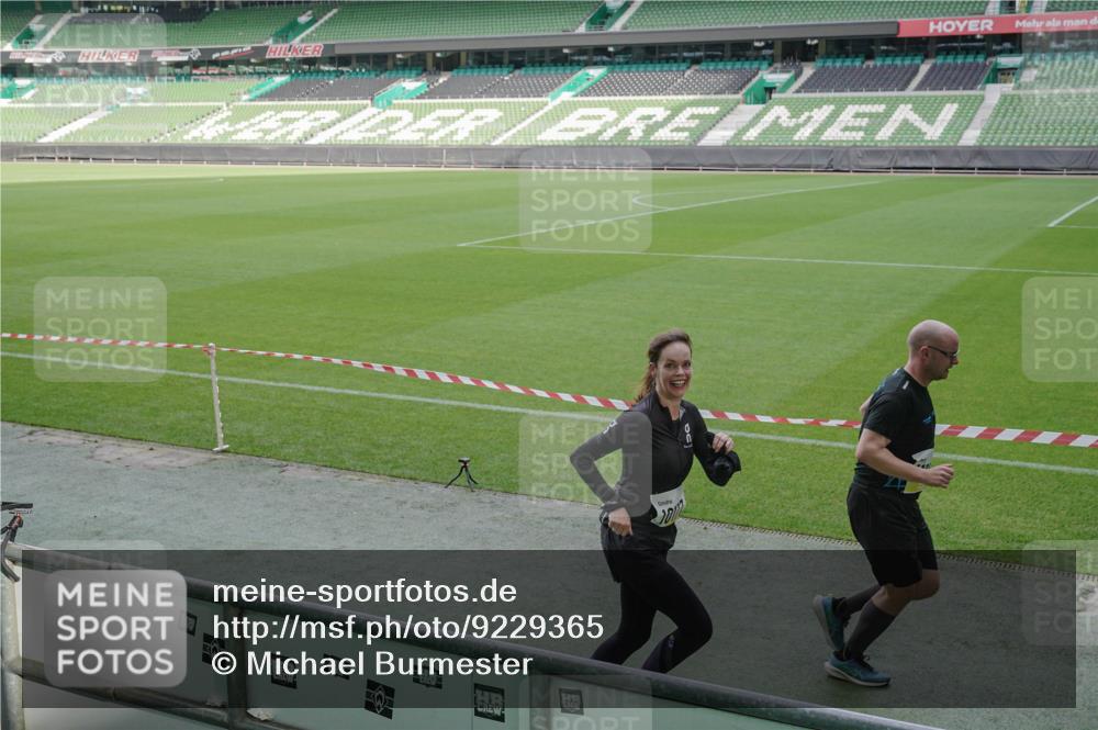 05.10.2025 - 20. swb-Marathon Bremen Michael Burmester http://msf.ph/oto/9229365 05.10.2025 10:28:01 Laufen im Stadion 1138, 7414, 9200, 9206, 9207, 9216, 9222, 9223, 9244, 9293, 9339, 9366, 9377, 9397, 9413, 9546, 9670, 10047, 10177, 10211, 10319, 10350, 10382, 10452, 10509, 10637, 10661, 10667, 10676, 10688, 10818, 10822, 10850, 10858, 10953, 11104, 11167, 11189, 11244, 11268, 11299, 11327, 11446, 11462, 11498, 11513, 11579, 11628, 11659, 11678, 11705, 28, 9270, 9351, 9500, 9709, 9711, 9885, 9961, 10568, 10634, 10639, 10750, 10898, 10947 meine-sportfotos.de