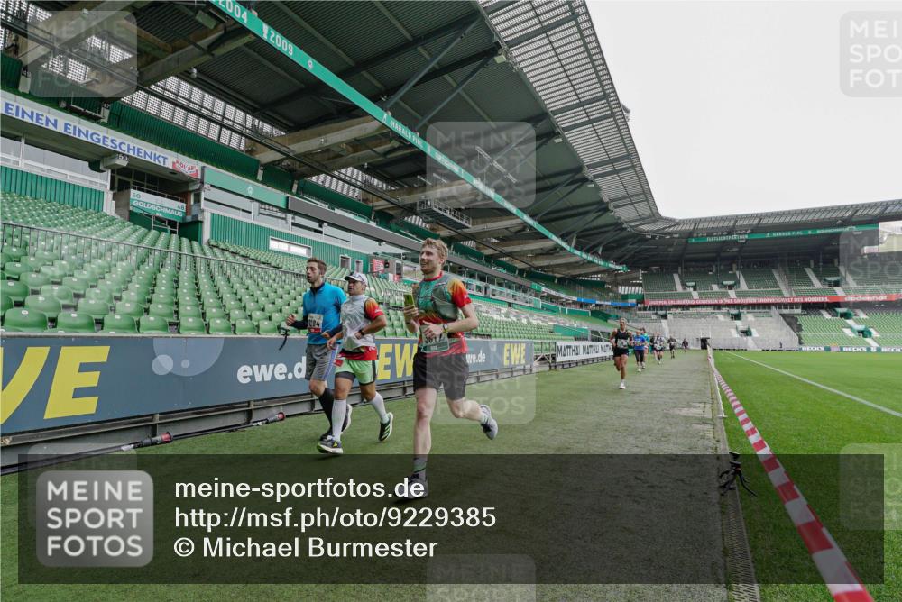 05.10.2025 - 20. swb-Marathon Bremen Michael Burmester http://msf.ph/oto/9229385 05.10.2025 12:41:13 Laufen im Stadion 9, 37, 38, 40, 45, 198, 377, 623, 689, 945, 1042, 1258, 1368, 1476, 2048, 2057, 2064, 2169, 2284, 2497, 2670, 2683, 2743, 2801, 2909, 3707, 3817, 4158, 4375, 4984, 6566, 8211, 46, 945, 2036, 2057, 2118, 7274, 7587, 7766 meine-sportfotos.de