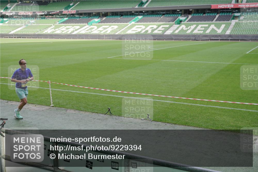 05.10.2025 - 20. swb-Marathon Bremen Michael Burmester http://msf.ph/oto/9229394 05.10.2025 10:28:05 Laufen im Stadion 1138, 7414, 9200, 9206, 9207, 9216, 9222, 9223, 9244, 9293, 9366, 9377, 9397, 9406, 9413, 9546, 9665, 9955, 10047, 10177, 10211, 10266, 10268, 10303, 10319, 10350, 10382, 10428, 10452, 10509, 10637, 10661, 10667, 10676, 10688, 10850, 10858, 10953, 11104, 11167, 11189, 11244, 11268, 11299, 11327, 11446, 11462, 11498, 11513, 11579, 11628, 11659, 11678, 11705, 28, 9339, 9500, 9670, 9709, 9711, 9961, 10634, 10639, 10750, 10898, 10947 meine-sportfotos.de