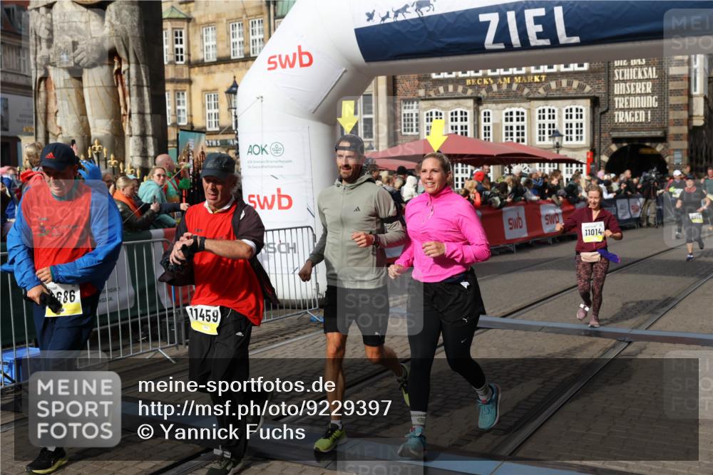 05.10.2025 - 20. swb-Marathon Bremen Yannick Fuchs http://msf.ph/oto/9229397 05.10.2025 11:02:15 Ziel 9324, 9363, 9426, 9536, 9686, 10301, 10508, 10855, 10879, 10887, 11014, 11459 meine-sportfotos.de