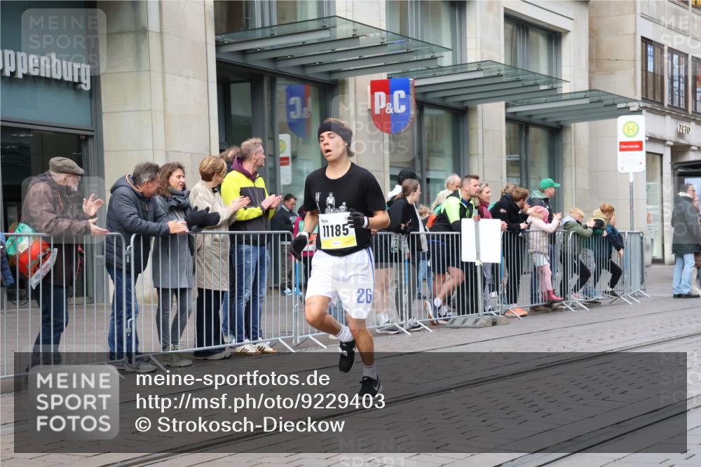 05.10.2025 - 20. swb-Marathon Bremen Strokosch-Dieckow http://msf.ph/oto/9229403 05.10.2025 10:36:14 Ziel 9527, 9829, 11013, 11185, 11687, 9527, 9829, 11013, 11185, 11687 meine-sportfotos.de
