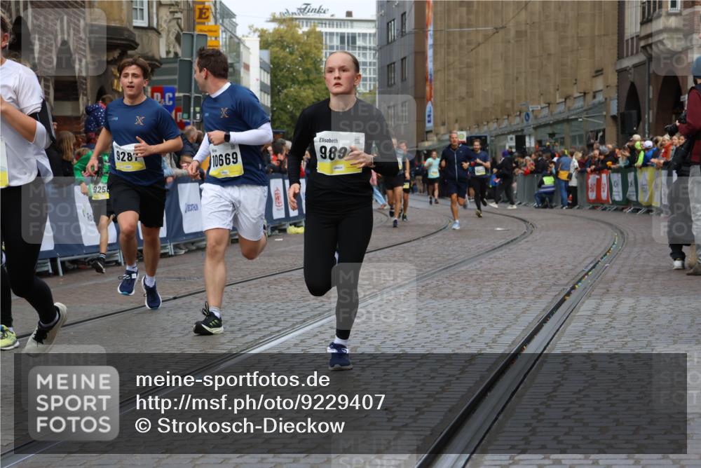 05.10.2025 - 20. swb-Marathon Bremen Strokosch-Dieckow http://msf.ph/oto/9229407 05.10.2025 10:51:06 Ziel 9256, 9287, 9416, 9425, 9894, 9906, 10206, 10215, 10222, 10226, 10378, 10669, 10932, 11279, 11391, 11573 meine-sportfotos.de
