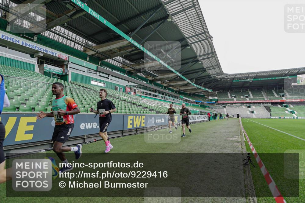 05.10.2025 - 20. swb-Marathon Bremen Michael Burmester http://msf.ph/oto/9229416 05.10.2025 12:41:23 Laufen im Stadion 9, 37, 38, 40, 45, 198, 377, 623, 689, 1042, 1258, 1368, 1476, 2048, 2064, 2169, 2284, 2497, 2670, 2683, 2743, 2801, 2909, 3707, 3817, 4158, 4375, 4984, 6566, 8211, 46, 945, 2036, 2057, 7587 meine-sportfotos.de