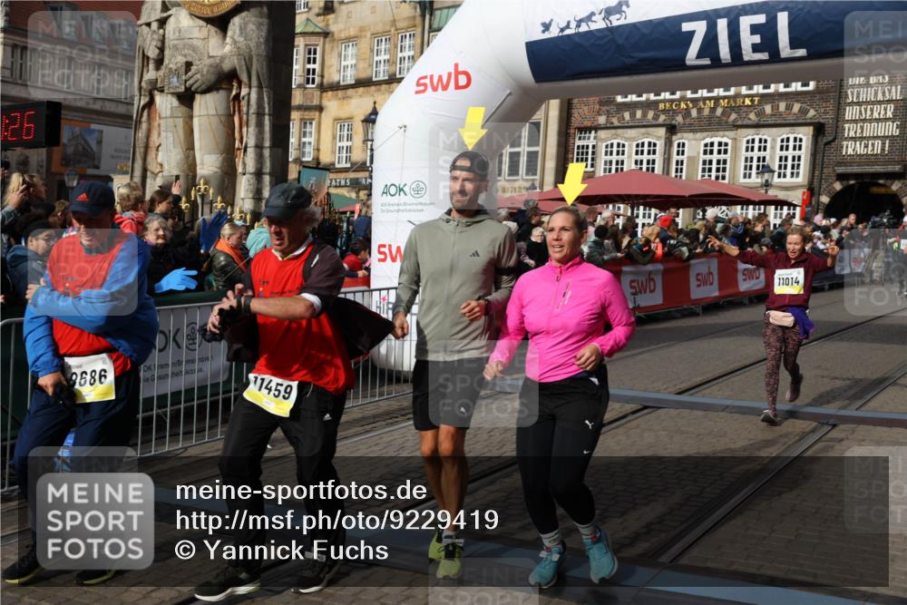 05.10.2025 - 20. swb-Marathon Bremen Yannick Fuchs http://msf.ph/oto/9229419 05.10.2025 11:02:15 Ziel 9324, 9363, 9426, 9536, 9686, 10301, 10508, 10855, 10879, 10887, 11014, 11459 meine-sportfotos.de