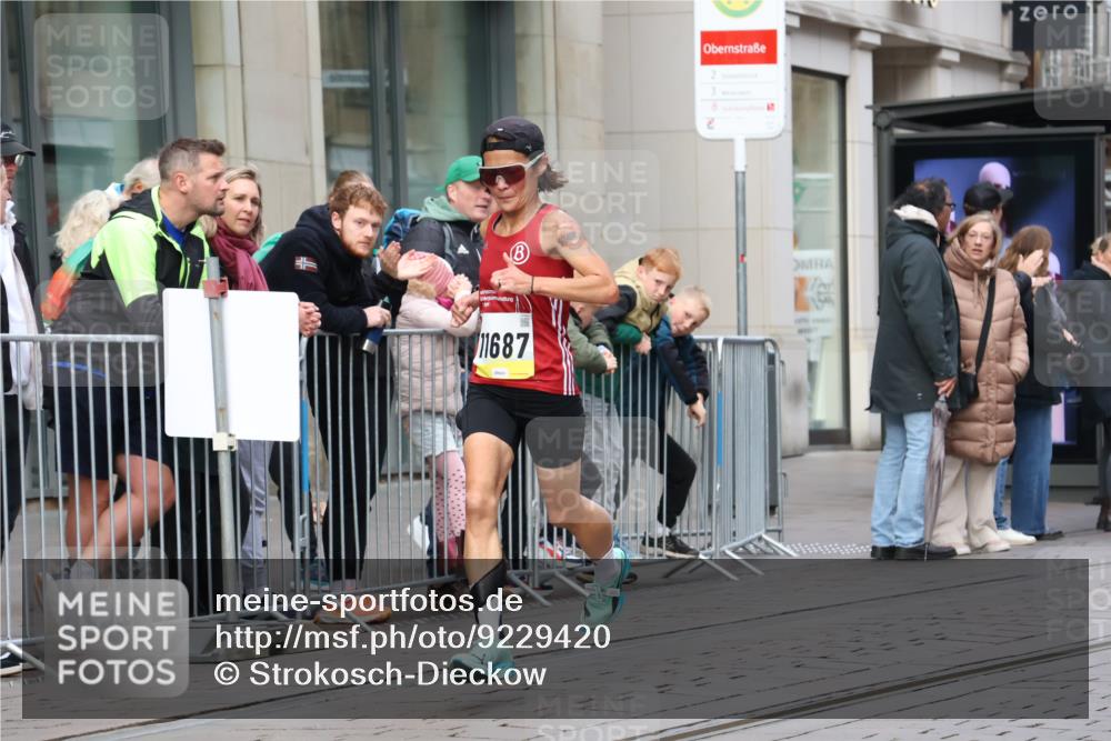 05.10.2025 - 20. swb-Marathon Bremen Strokosch-Dieckow http://msf.ph/oto/9229420 05.10.2025 10:36:17 Ziel 9527, 9829, 9833, 10425, 11185, 11687, 9527, 9829, 9833, 10425, 11185, 11687 meine-sportfotos.de