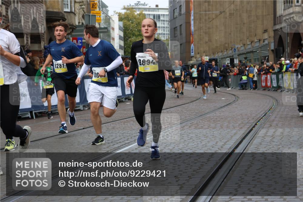 05.10.2025 - 20. swb-Marathon Bremen Strokosch-Dieckow http://msf.ph/oto/9229421 05.10.2025 10:51:07 Ziel 9256, 9287, 9416, 9894, 9906, 10206, 10215, 10222, 10226, 10669, 11279, 11573 meine-sportfotos.de