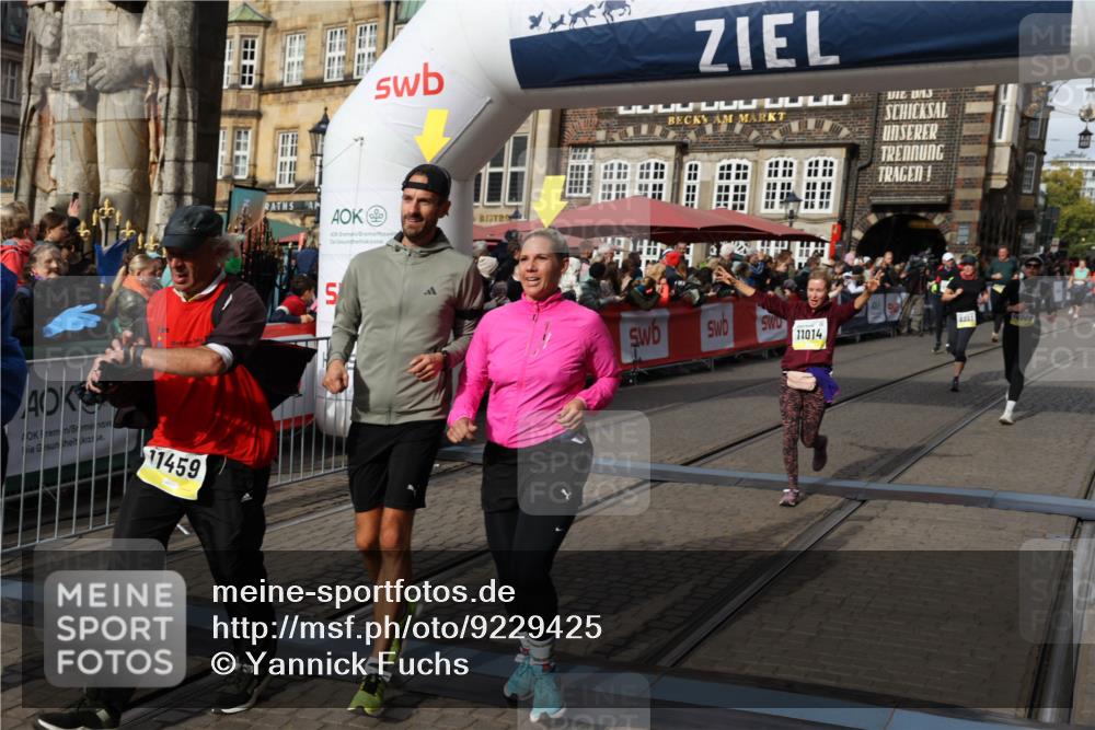 05.10.2025 - 20. swb-Marathon Bremen Yannick Fuchs http://msf.ph/oto/9229425 05.10.2025 11:02:15 Ziel 9324, 9363, 9426, 9536, 9686, 10301, 10508, 10855, 10879, 10887, 11014, 11459 meine-sportfotos.de