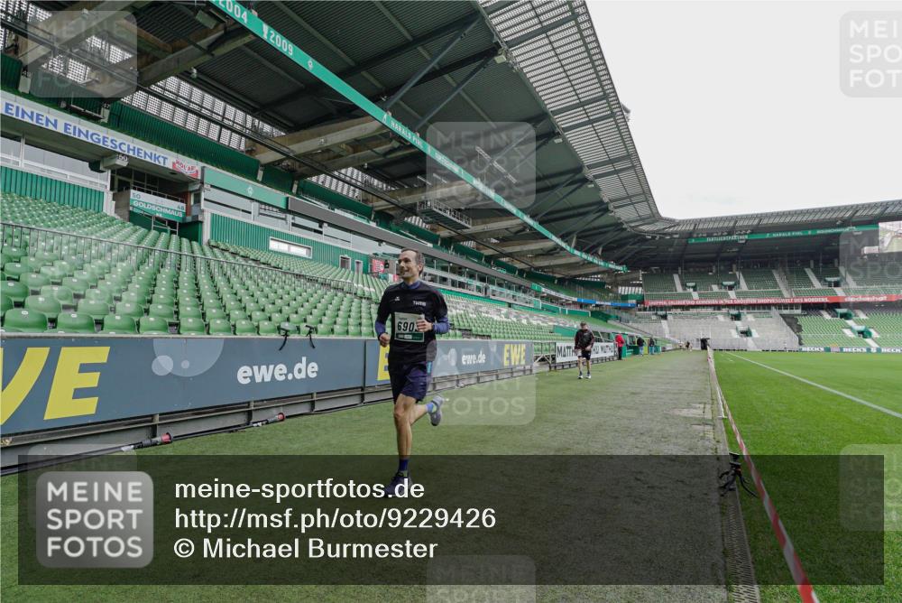 05.10.2025 - 20. swb-Marathon Bremen Michael Burmester http://msf.ph/oto/9229426 05.10.2025 12:41:42 Laufen im Stadion 9, 37, 38, 40, 198, 377, 1042, 1258, 1368, 1476, 2284, 2743, 2801, 2909, 3707, 3817, 4158, 4984, 6566, 6903, 8211, 45, 623, 689, 2048, 2064, 2169, 2497, 2670, 2683, 4375 meine-sportfotos.de