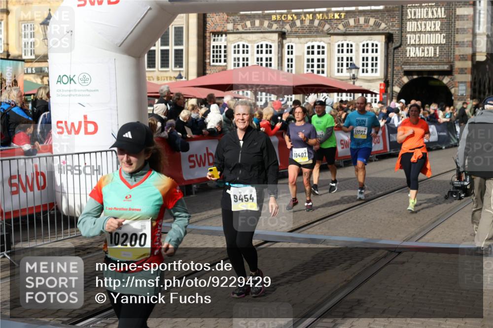 05.10.2025 - 20. swb-Marathon Bremen Yannick Fuchs http://msf.ph/oto/9229429 05.10.2025 10:59:26 Ziel 9183, 9454, 9508, 9635, 10200, 10274, 10407, 11006, 11007, 11207, 11400 meine-sportfotos.de