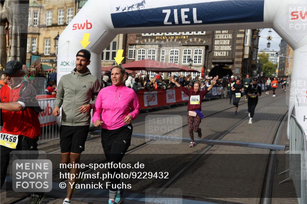 05.10.2025 - 20. swb-Marathon Bremen Yannick Fuchs http://msf.ph/oto/9229432 05.10.2025 11:02:15 Ziel 9324, 9363, 9426, 9536, 9686, 10301, 10508, 10855, 10879, 10887, 11014, 11459 meine-sportfotos.de