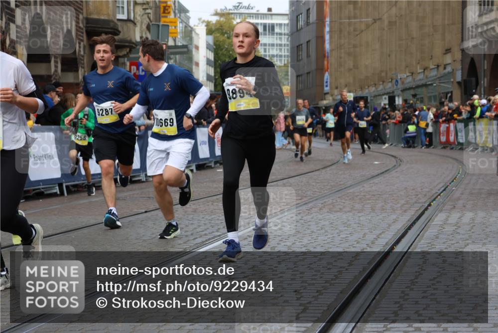 05.10.2025 - 20. swb-Marathon Bremen Strokosch-Dieckow http://msf.ph/oto/9229434 05.10.2025 10:51:07 Ziel 9256, 9287, 9416, 9894, 9906, 10206, 10215, 10222, 10226, 10669, 11279, 11573 meine-sportfotos.de