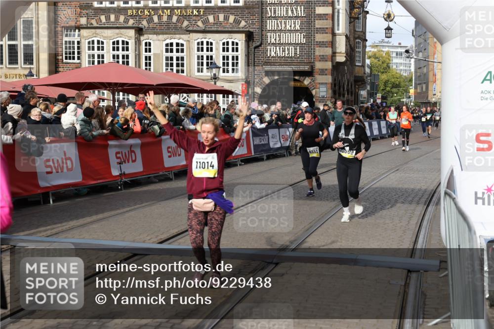 05.10.2025 - 20. swb-Marathon Bremen Yannick Fuchs http://msf.ph/oto/9229438 05.10.2025 11:02:15 Ziel 9324, 9363, 9426, 9536, 9686, 10301, 10508, 10855, 10879, 10887, 11014, 11459 meine-sportfotos.de