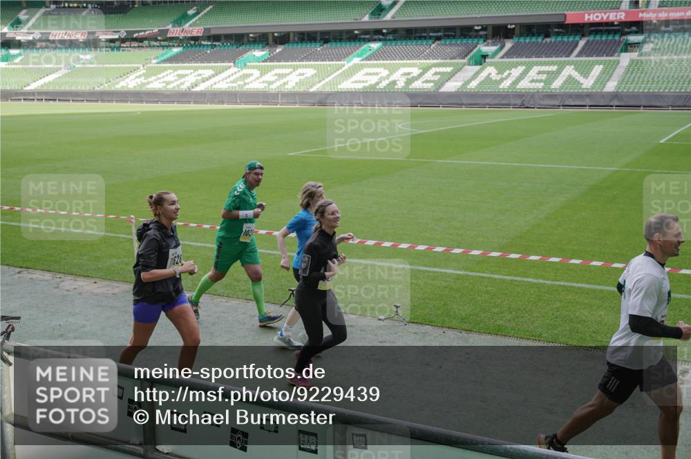 05.10.2025 - 20. swb-Marathon Bremen Michael Burmester http://msf.ph/oto/9229439 05.10.2025 10:28:08 Laufen im Stadion 1138, 7414, 9200, 9206, 9207, 9216, 9222, 9223, 9244, 9293, 9366, 9377, 9397, 9406, 9413, 9546, 9665, 9955, 10047, 10177, 10211, 10266, 10268, 10303, 10319, 10350, 10382, 10428, 10452, 10509, 10637, 10661, 10667, 10676, 10688, 10789, 10850, 10858, 10953, 11104, 11167, 11189, 11244, 11268, 11299, 11327, 11446, 11462, 11498, 11513, 11579, 11628, 11678, 11705, 28, 9339, 9500, 9670, 9709, 9711, 9961, 10634, 10639, 10750, 10947 meine-sportfotos.de
