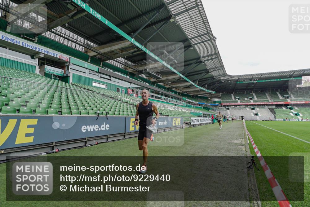 05.10.2025 - 20. swb-Marathon Bremen Michael Burmester http://msf.ph/oto/9229440 05.10.2025 12:41:59 Laufen im Stadion 9, 198, 635, 1042, 1258, 1368, 1476, 1763, 2743, 2801, 3153, 3817, 4158, 4635, 4984, 6566, 6903, 8211, 37, 38, 40, 198, 377, 1368, 2284, 2909, 3707 meine-sportfotos.de