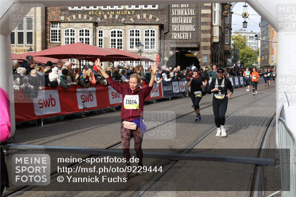 05.10.2025 - 20. swb-Marathon Bremen Yannick Fuchs http://msf.ph/oto/9229444 05.10.2025 11:02:15 Ziel 9324, 9363, 9426, 9536, 9686, 10301, 10508, 10855, 10879, 10887, 11014, 11459 meine-sportfotos.de