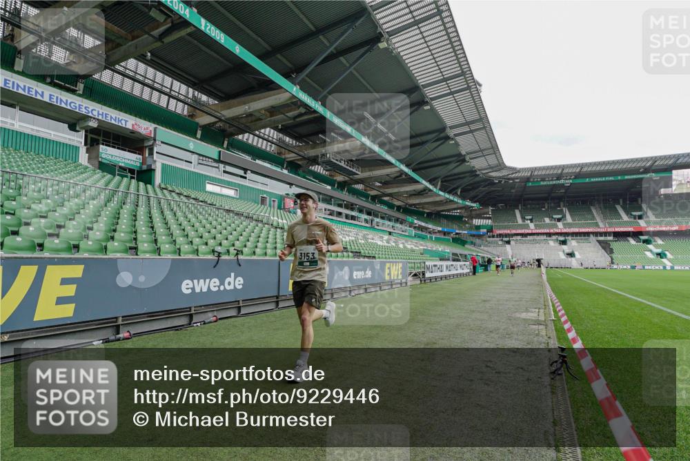 05.10.2025 - 20. swb-Marathon Bremen Michael Burmester http://msf.ph/oto/9229446 05.10.2025 12:42:03 Laufen im Stadion 9, 635, 907, 1042, 1258, 1476, 1763, 2743, 2801, 3153, 4158, 4635, 4984, 6903, 8211, 37, 38, 40, 198, 377, 1258, 1368, 2284, 2909, 3707, 3817, 6566 meine-sportfotos.de