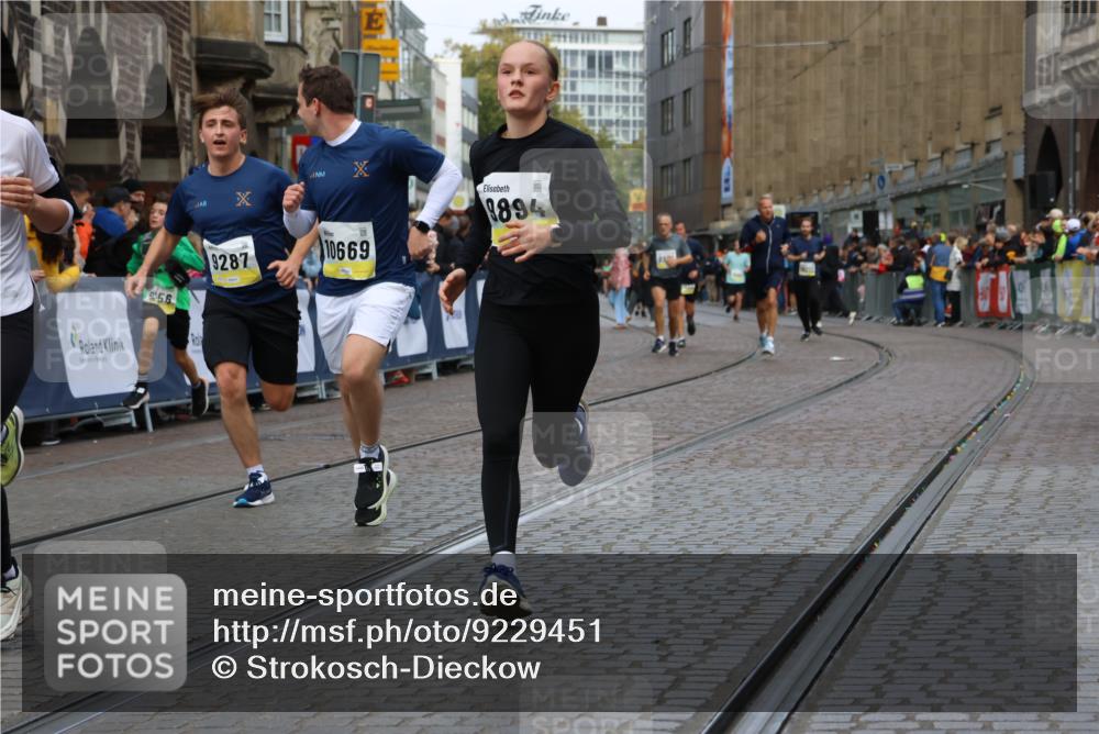 05.10.2025 - 20. swb-Marathon Bremen Strokosch-Dieckow http://msf.ph/oto/9229451 05.10.2025 10:51:07 Ziel 9256, 9287, 9416, 9894, 9906, 10206, 10215, 10222, 10226, 10669, 11279, 11573 meine-sportfotos.de