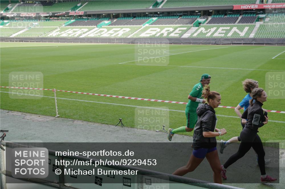 05.10.2025 - 20. swb-Marathon Bremen Michael Burmester http://msf.ph/oto/9229453 05.10.2025 10:28:09 Laufen im Stadion 1138, 7414, 9200, 9206, 9207, 9216, 9222, 9223, 9244, 9293, 9298, 9366, 9377, 9397, 9406, 9413, 9546, 9665, 9955, 10047, 10177, 10211, 10266, 10268, 10303, 10319, 10350, 10382, 10428, 10452, 10509, 10637, 10661, 10667, 10676, 10688, 10789, 10850, 10858, 10953, 11104, 11167, 11189, 11244, 11268, 11299, 11327, 11446, 11462, 11498, 11513, 11579, 11628, 11678, 11705, 28, 9339, 9500, 9670, 9709, 9711, 10634, 10639, 10750, 10947 meine-sportfotos.de